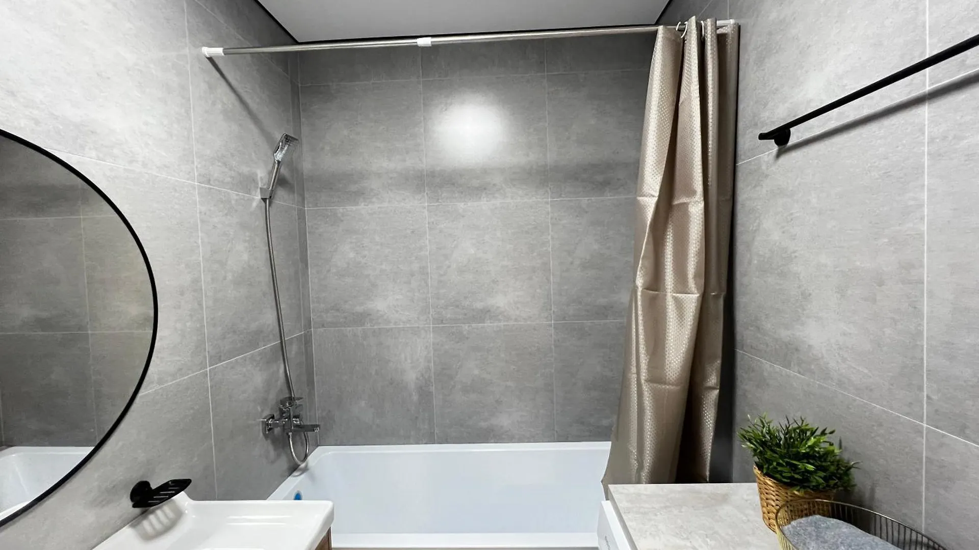 Квартира Рядом С Аэропортом Almaty Apartmán